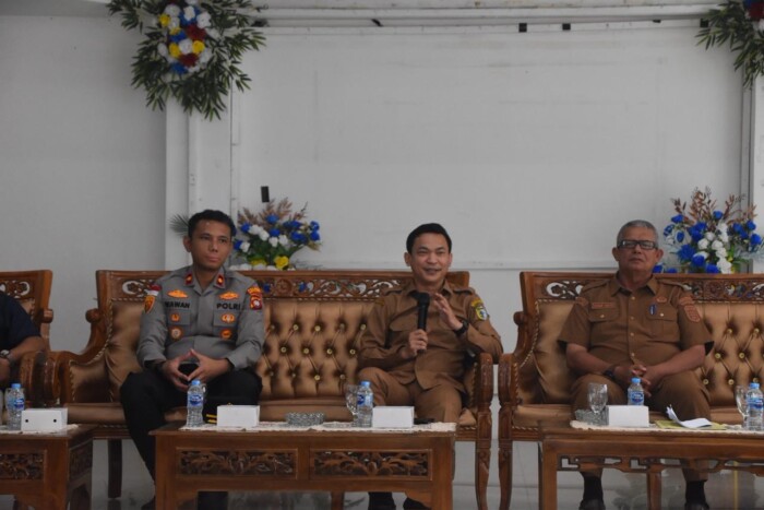 Wabup Sintang Instruksikan Camat dan Kades Perbarui Data Kemiskinan