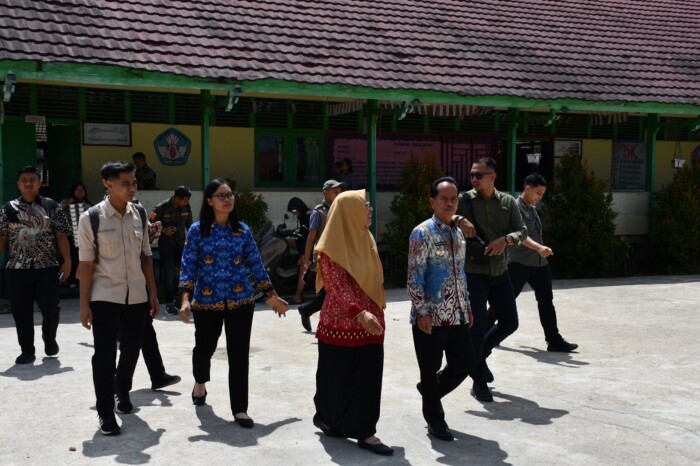 Bupati Sintang Resmikan SPPG dan Kunjungi SDN 26