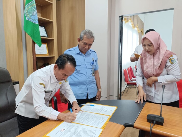Bupati Sintang Resmikan Program Bupati Menyapa Bersama RRI Sintang
