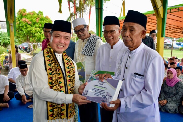 Safari Ramadan, Gubernur Kalbar Pantau Kondisi dan Serahkan Bantuan di Sintang